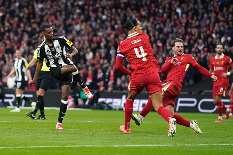 新规防止拖延时间!利物浦vs小蜜蜂补时,凯莱赫拖延被判角球