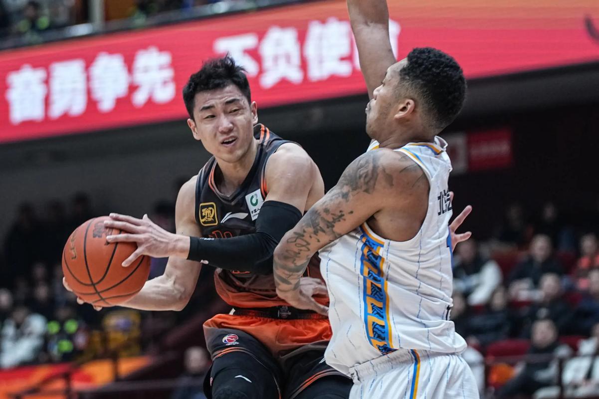 详细阅读:很猛!三球前三战场均28.3分8板9.7助 三项命中率为48%/42%/80% 很猛!三球前三战场均28.3分8板9.7助 三项命中率为48%/42%/80%