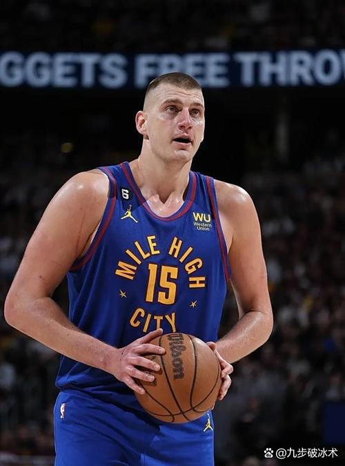 贝弗利：没见过哪个中锋能像恩比德那样打球 约基奇就是个后卫