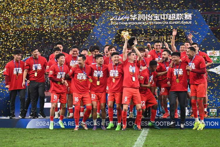 历史重演or复仇成功?海港两年前在大连人主场捧起中超冠军奖杯