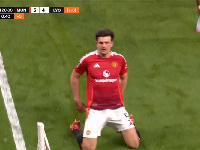 卓越！曼联官方：马奎尔客战利物浦头槌绝杀当选10月队内最佳进球