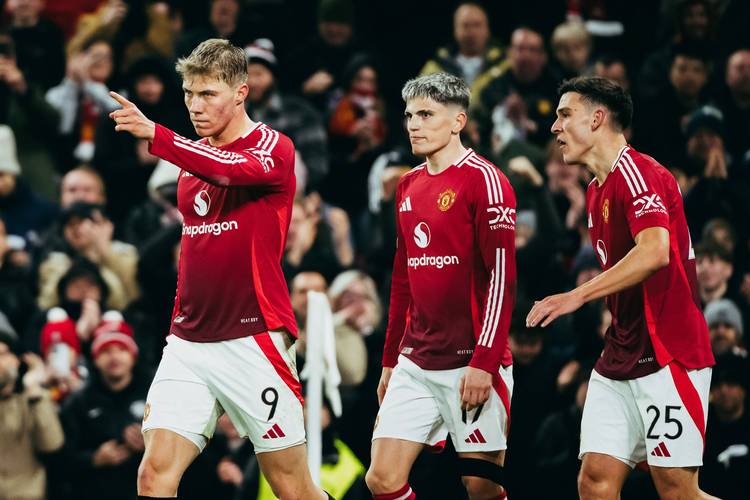 18岁组织中场!罗体:曼联曼城争夺葡体新星西蒙斯,解约金8000万