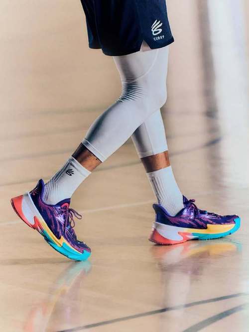 详细阅读:库里大衣配色?库里高端系列球鞋Series 7难得一见的低调配色方案 库里大衣配色?库里高端系列球鞋Series 7难得一见的低调配色方案