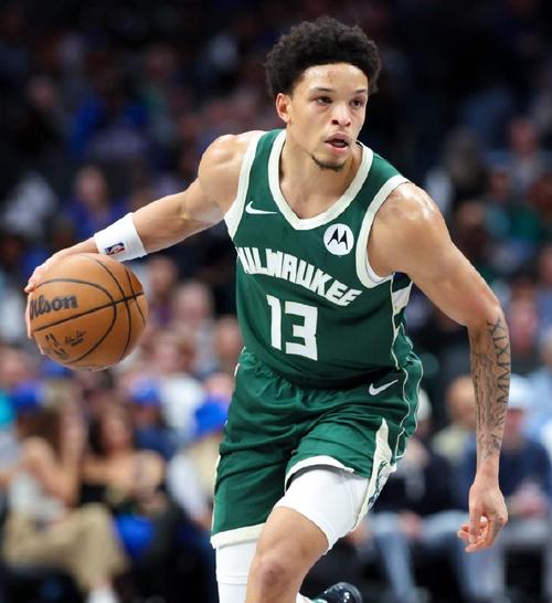 特纳战旧主先发！雄鹿客战步行者：字母+特伦特+AJ-格林+罗林斯