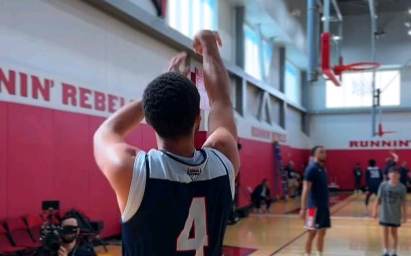 详细阅读:库里:我推荐别人学克莱的投篮 我的投篮不标准但能让我快速出手 库里:我推荐别人学克莱的投篮 我的投篮不标准但能让我快速出手