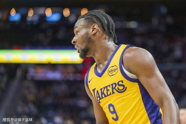 雷迪克揭秘湖人更衣室魔力：球员主导球队文化 残阵也能连克强敌