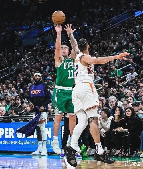 高难度！杰伦·布朗单打爱德华兹 连续转身后强投打板命中