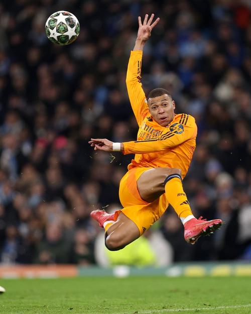 裁判专家：姆巴佩手部碰到皮球，他射门得分进球必须取消